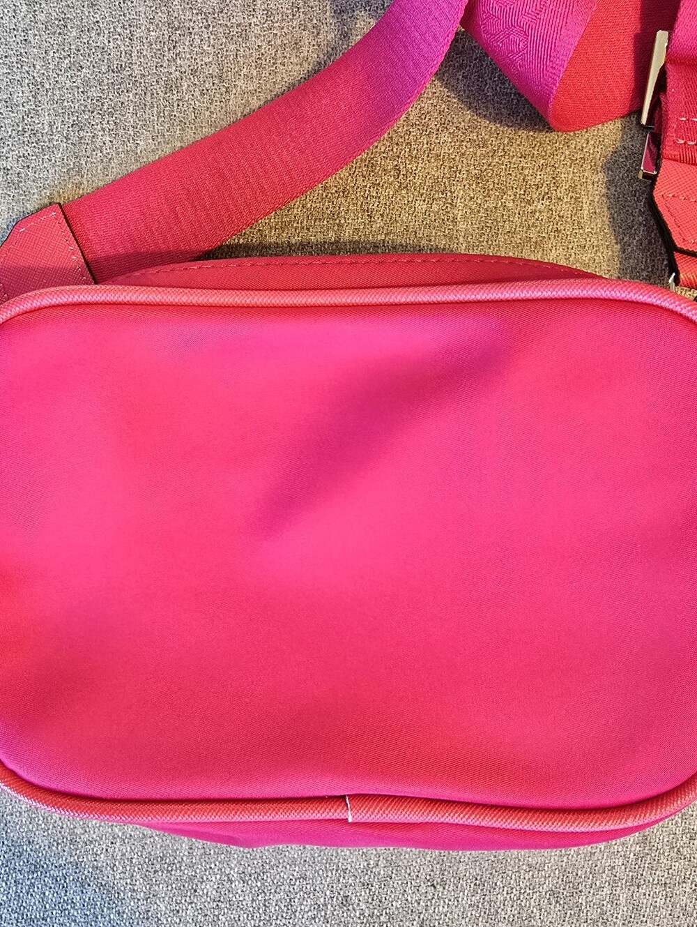 GUESS Hot Pink Crossbody Camera Bag - Picture 5 of 8